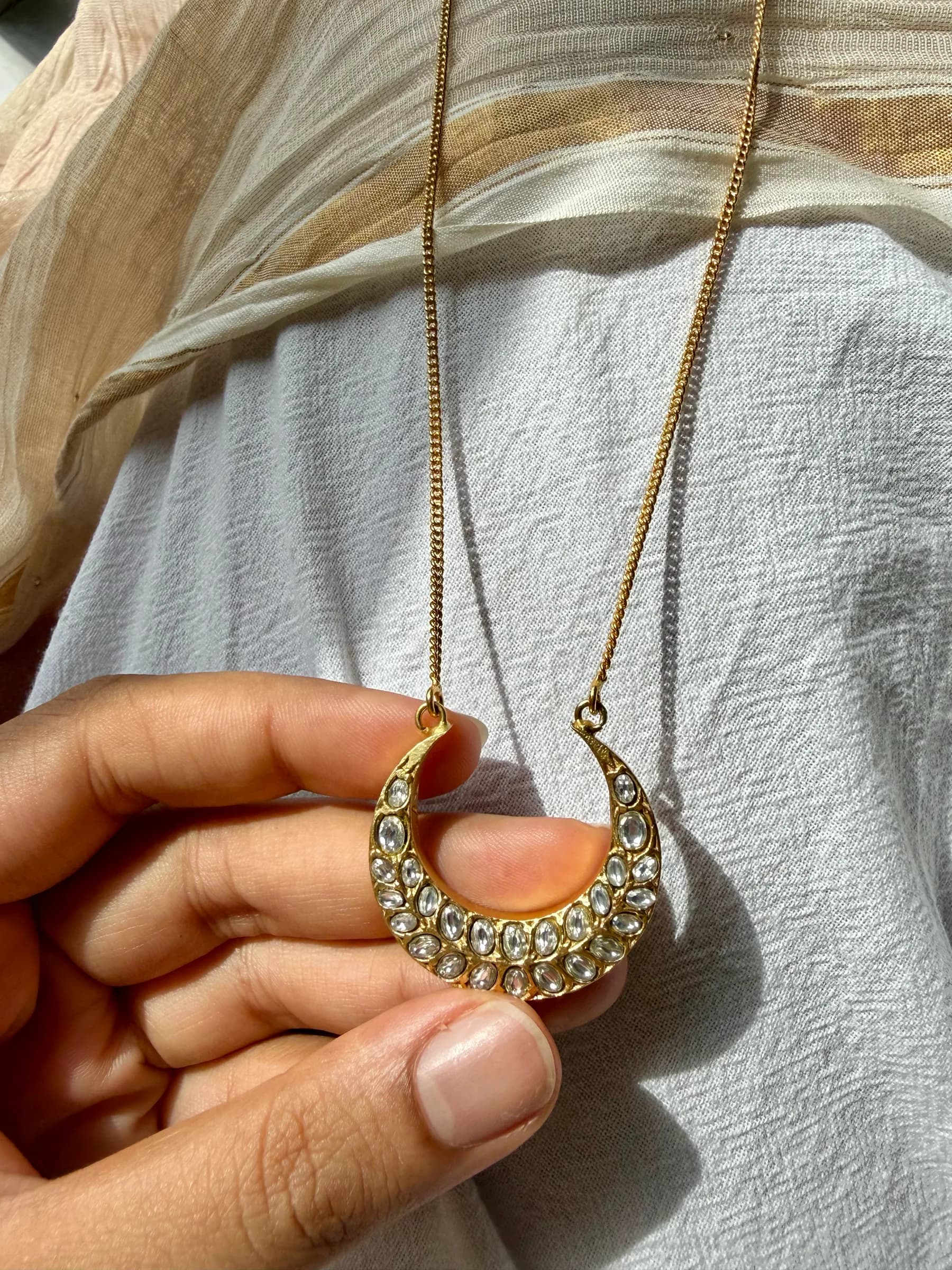 Indu Pendant – Polki – worn close-up