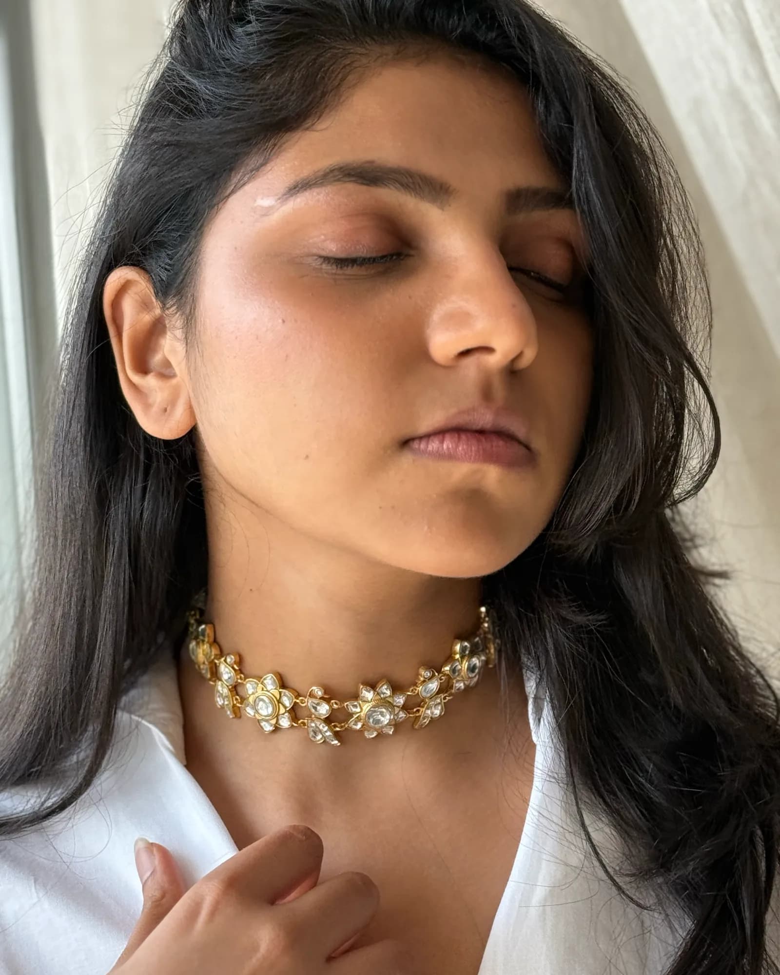 Gul Choker Set worn with a white shirt